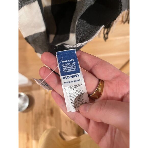 NWT Old Navy Buffalo Plaid Scarf - Picture 4 of 4